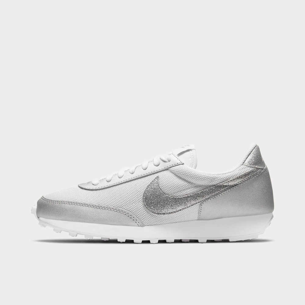 WOMEN'S NIKE DAYBREAK SHOES